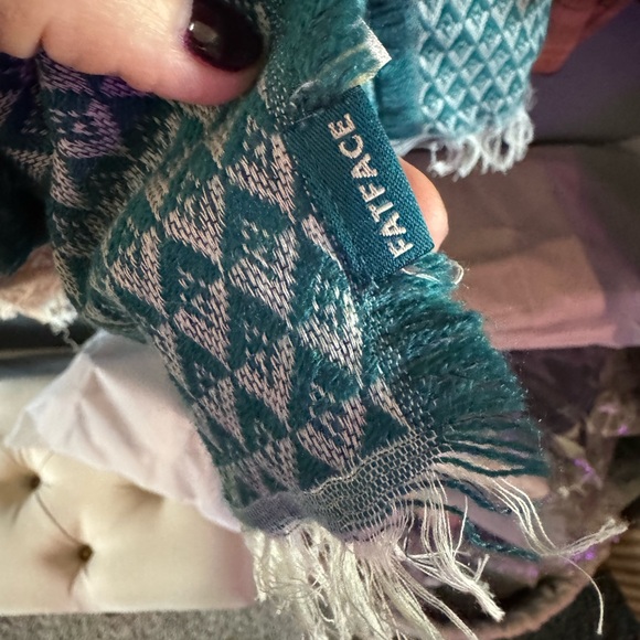 FatFace Scarf new without tags - Picture 3 of 7